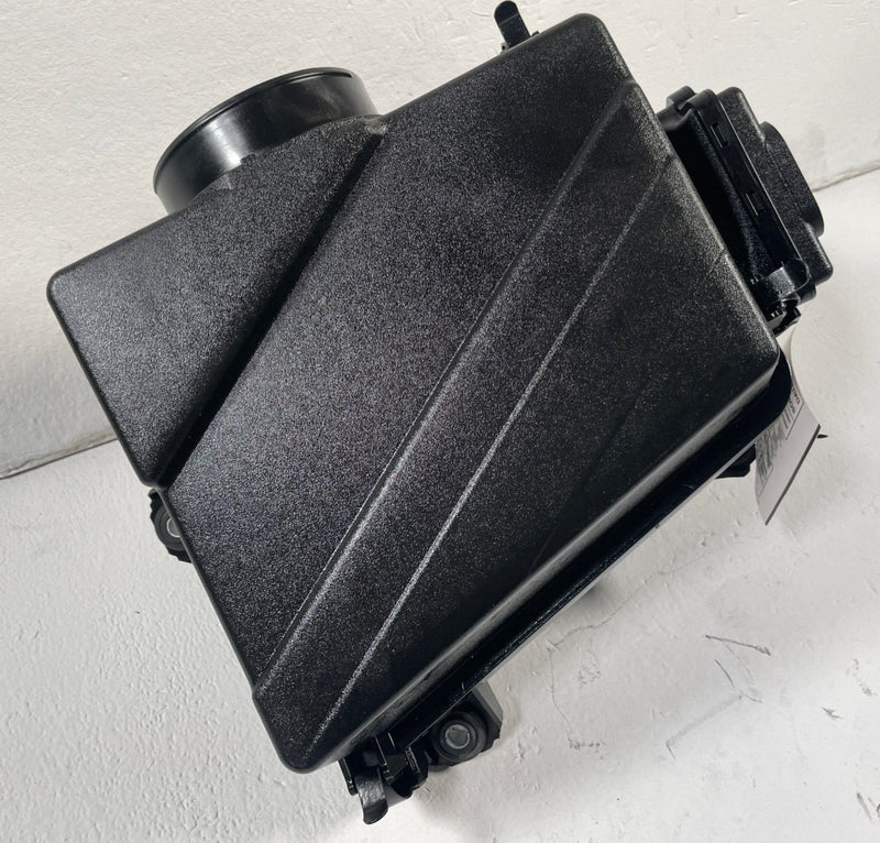 Load image into Gallery viewer, 22-23 GENESIS G70 ENGINE AIR INTAKE CLEANER FILTER HOUSING BOX 2.0L # 110980
