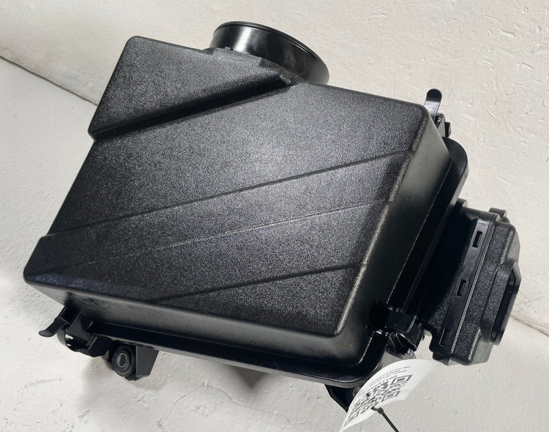 Load image into Gallery viewer, 22-23 GENESIS G70 ENGINE AIR INTAKE CLEANER FILTER HOUSING BOX 2.0L # 110980
