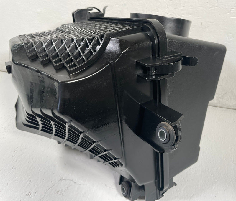 Load image into Gallery viewer, 22-23 GENESIS G70 ENGINE AIR INTAKE CLEANER FILTER HOUSING BOX 2.0L # 110980

