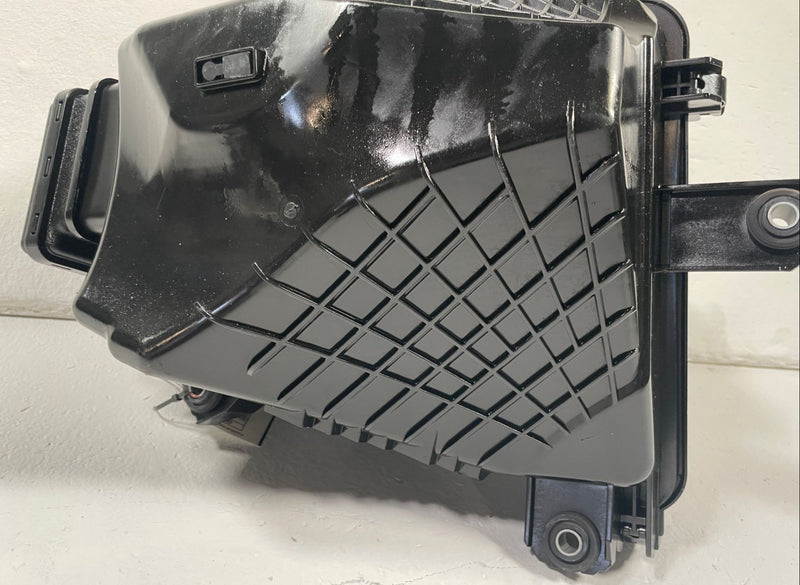 Load image into Gallery viewer, 22-23 GENESIS G70 ENGINE AIR INTAKE CLEANER FILTER HOUSING BOX 2.0L # 110980
