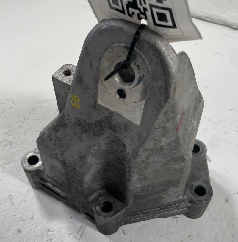 Load image into Gallery viewer, 2019 - 2023 GENESIS G70 FRONT RIGHT ENGINE MOUNT SUPPORT BRACKET 2.0L # 110963
