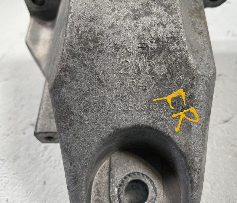 Load image into Gallery viewer, 2019 - 2023 GENESIS G70 FRONT RIGHT ENGINE MOUNT SUPPORT BRACKET 2.0L # 110963
