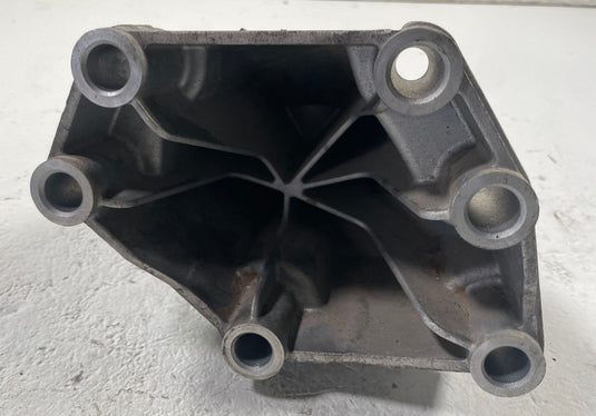 2019 - 2023 GENESIS G70 FRONT RIGHT ENGINE MOUNT SUPPORT BRACKET 2.0L