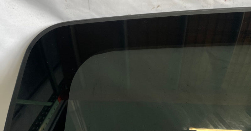 Load image into Gallery viewer, 2024-2026 HYUNDAI SANTA FE FRONT UPPER OVERHEAD SUNROOF WINDOW GLASS #108705

