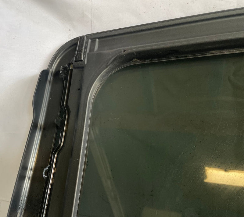 Load image into Gallery viewer, 2024-2026 HYUNDAI SANTA FE FRONT UPPER OVERHEAD SUNROOF WINDOW GLASS #108705
