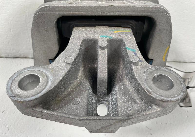 Load image into Gallery viewer, 25-26 CHEVROLET EQUINOX FRONT RIGHT ENGINE MOTOR MOUNT SUPPORT BRACKET #112423
