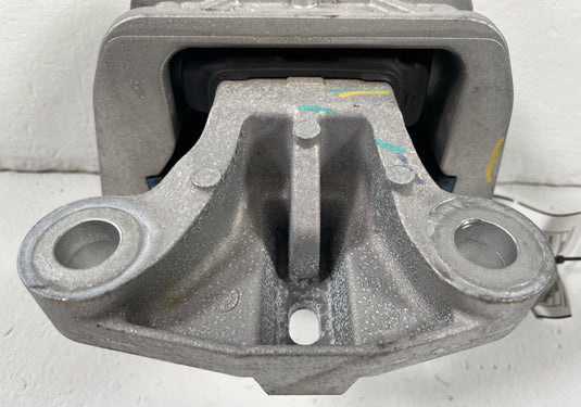 25-26 CHEVROLET EQUINOX FRONT RIGHT ENGINE MOTOR MOUNT SUPPORT BRACKET