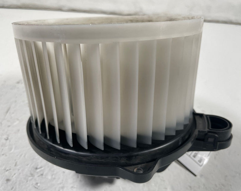 Load image into Gallery viewer, 2019 - 2023 GENESIS G70 A/C AIR CONDITIONER HEATER BLOWER FAN MOTOR # 110978
