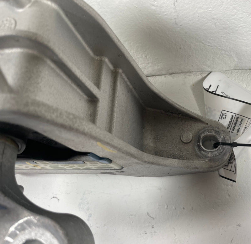 Load image into Gallery viewer, 25-26 CHEVROLET EQUINOX FRONT RIGHT ENGINE MOTOR MOUNT SUPPORT BRACKET #112423
