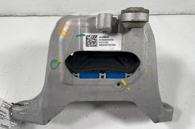 Load image into Gallery viewer, 25-26 CHEVROLET EQUINOX FRONT RIGHT ENGINE MOTOR MOUNT SUPPORT BRACKET #112423
