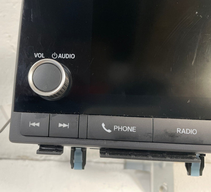 Load image into Gallery viewer, 2023-2024 HONDA PILOT AM FM DASH RADIO RECIEVER DISPLAY 7" SCREEN # 109672

