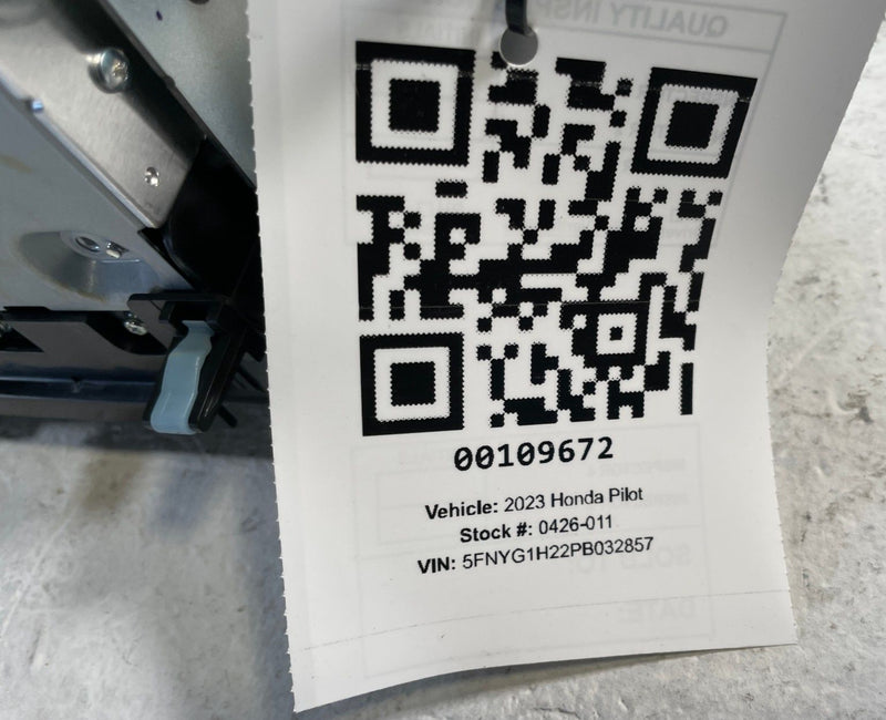 Load image into Gallery viewer, 2023-2024 HONDA PILOT AM FM DASH RADIO RECIEVER DISPLAY 7" SCREEN # 109672
