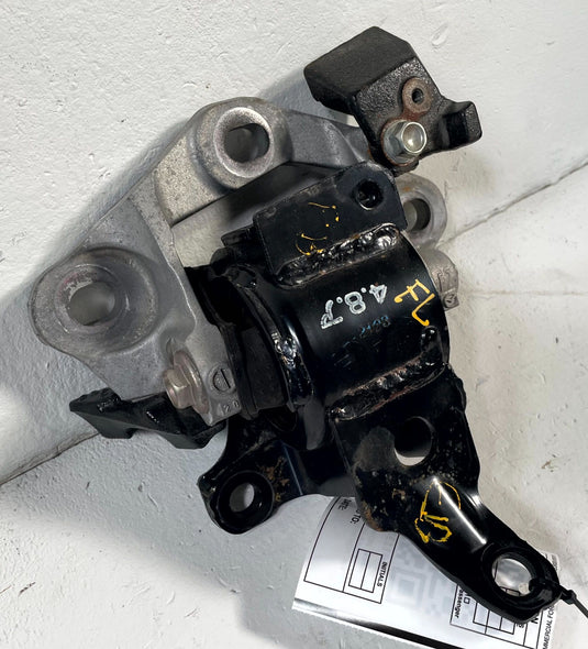 2017-2025 MAZDA CX-5 FRONT LEFT AUTOMATIC TRANSMISSION MOUNT BRACKET