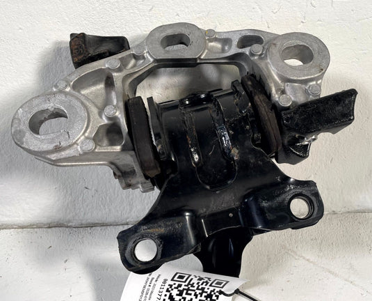 2017-2025 MAZDA CX-5 FRONT LEFT AUTOMATIC TRANSMISSION MOUNT BRACKET