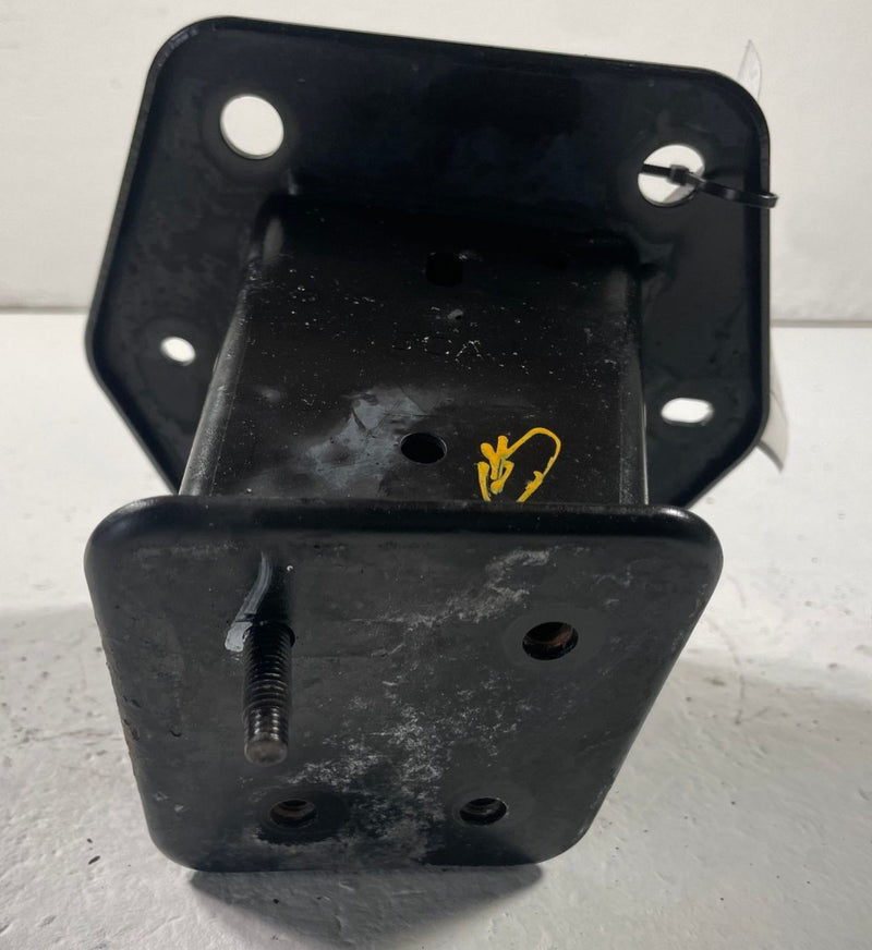Load image into Gallery viewer, 17-22 INFINITI Q60 REAR LH &amp; RH SIDE BUMPER IMPACT BAR STAY BRACKET PAIR #112480
