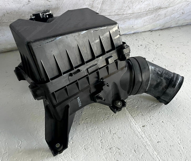 Load image into Gallery viewer, 2016 - 2022 ACURA ILX ENGINE AIR INTAKE CLEANER FILTER HOUSING BOX 2.4L # 113665

