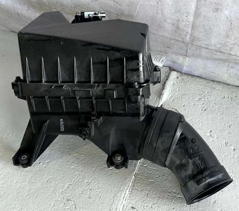 Load image into Gallery viewer, 2016 - 2022 ACURA ILX ENGINE AIR INTAKE CLEANER FILTER HOUSING BOX 2.4L # 113665
