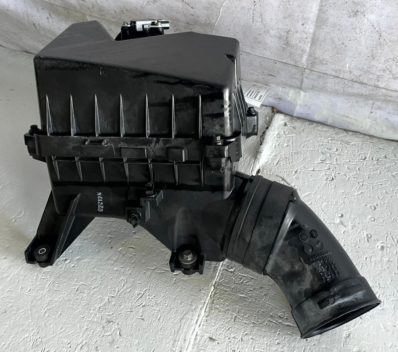 Load image into Gallery viewer, 2016 - 2022 ACURA ILX ENGINE AIR INTAKE CLEANER FILTER HOUSING BOX 2.4L # 113665
