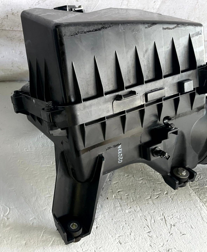 Load image into Gallery viewer, 2016 - 2022 ACURA ILX ENGINE AIR INTAKE CLEANER FILTER HOUSING BOX 2.4L # 113665
