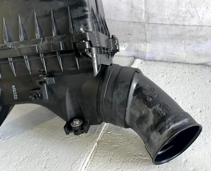Load image into Gallery viewer, 2016 - 2022 ACURA ILX ENGINE AIR INTAKE CLEANER FILTER HOUSING BOX 2.4L # 113665

