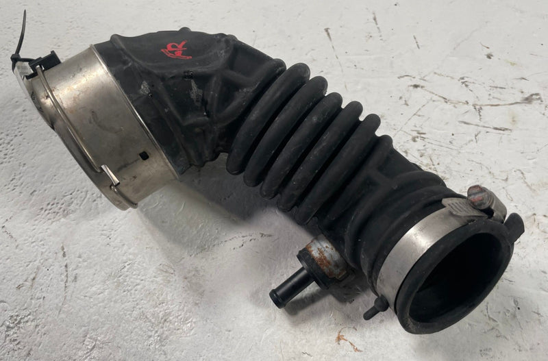 Load image into Gallery viewer, 17-22 INFINITI Q60 FRONT RIGHT AIR INTAKE RESONATOR DUCT HOSE TUBE 3.0L # 112476
