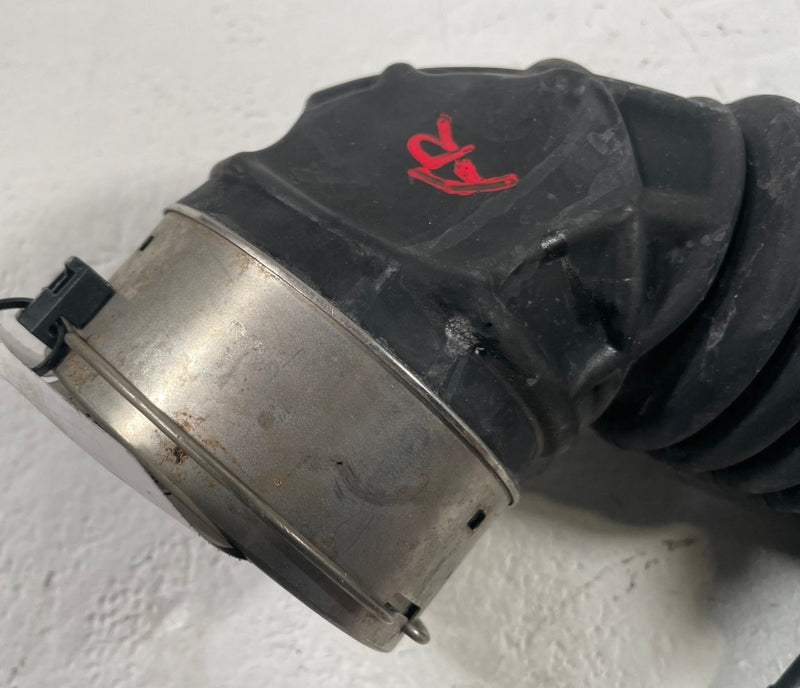 Load image into Gallery viewer, 17-22 INFINITI Q60 FRONT RIGHT AIR INTAKE RESONATOR DUCT HOSE TUBE 3.0L # 112476
