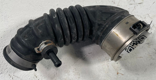 17-22 INFINITI Q60 FRONT RIGHT AIR INTAKE RESONATOR DUCT HOSE TUBE 3.0L