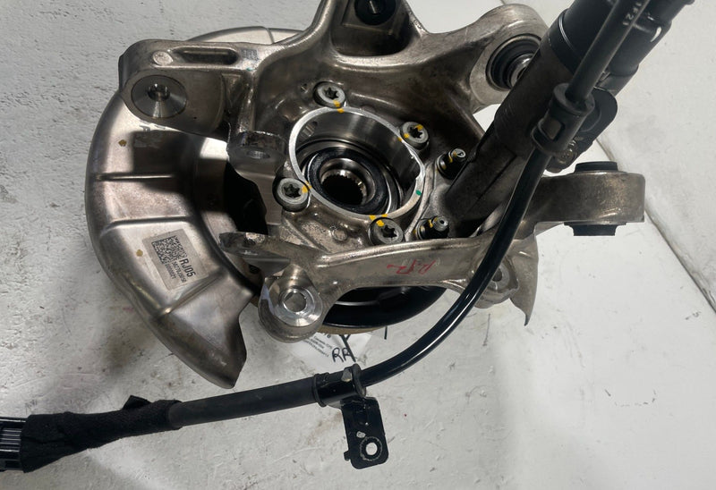 Load image into Gallery viewer, 2019 - 2023 GENESIS G70 REAR RIGHT PASSENGER SIDE SPINDLE KNUCKLE W/ HUB #110970
