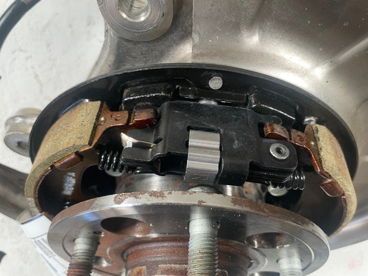 2019 - 2023 GENESIS G70 REAR RIGHT PASSENGER SIDE SPINDLE KNUCKLE W/ HUB