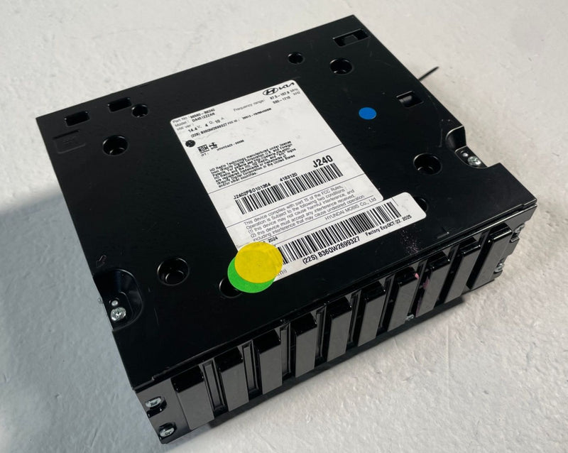 Load image into Gallery viewer, 2024-2025 HYUNDAI SANTA FE DASHBOARD RADIO AUDIO CONTROL MODULE UNIT # 106922
