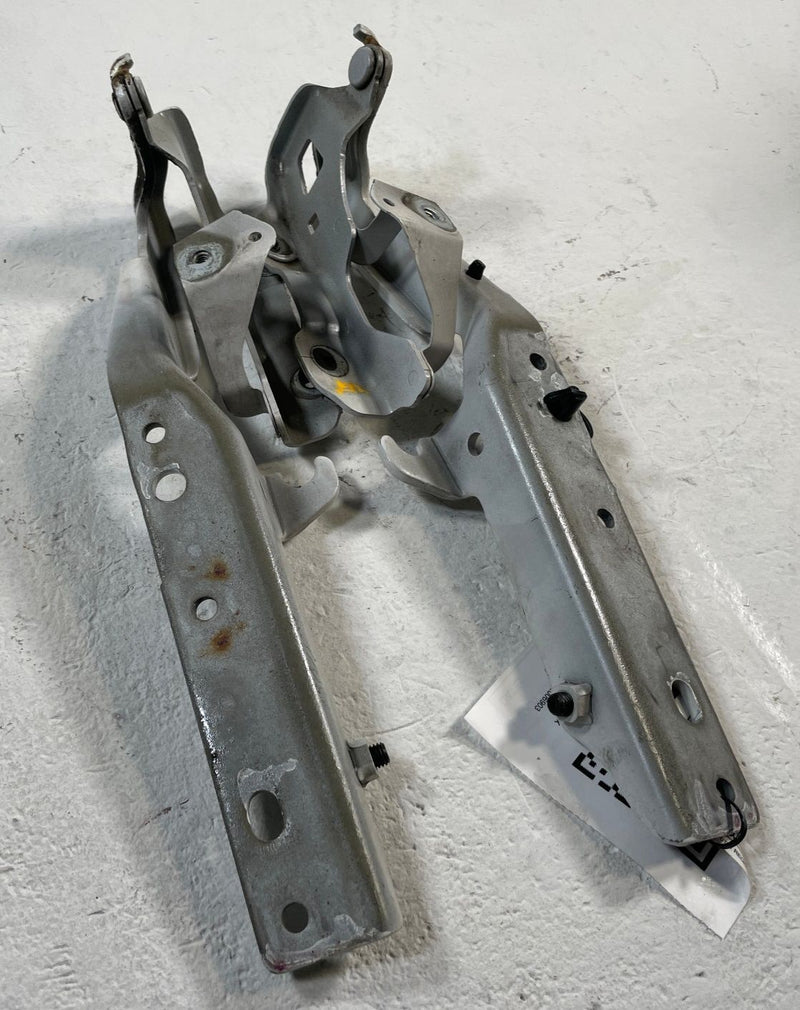 Load image into Gallery viewer, 19-25 ACURA RDX FRONT LEFT &amp; RIGHT SIDE HOOD BONNET HINGES PAIR WHITE # 109709
