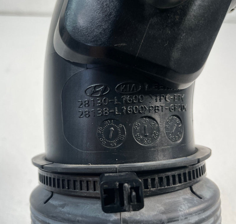 Load image into Gallery viewer, 2021-2025 HYUNDAI SANTA FE ENGINE AIR INTAKE PIPE TUBE 2.5L 28130-L1600 # 106914
