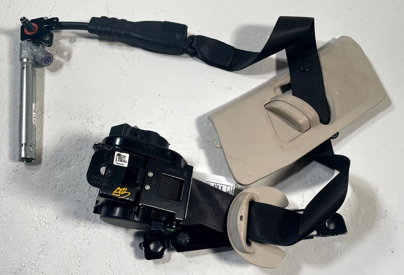Load image into Gallery viewer, 2019-2023 GENESIS G70 FRONT LEFT DRIVER SIDE SEAT BELT SEATBELT RETRACTOR 113878
