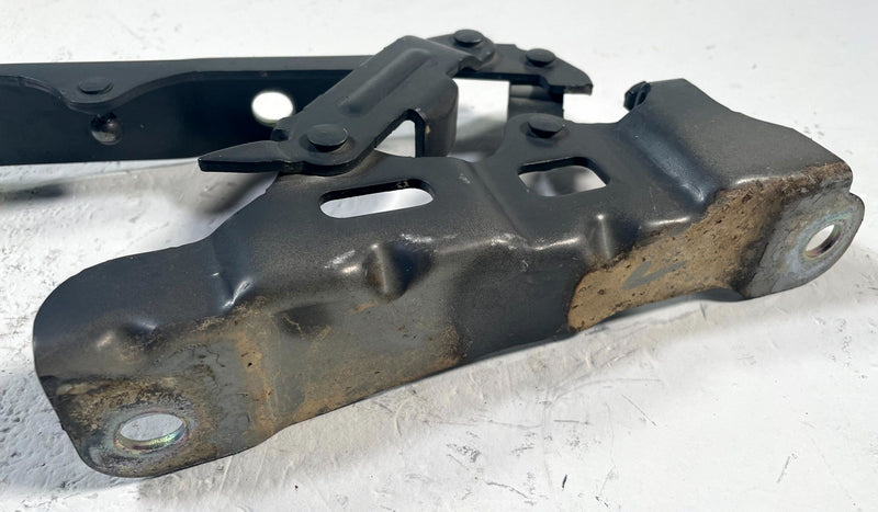 Load image into Gallery viewer, 2019-2026 GENESIS G70 FRONT LEFT &amp; RIGHT SIDE HOOD BONNET HINGES (PAIR) # 113842

