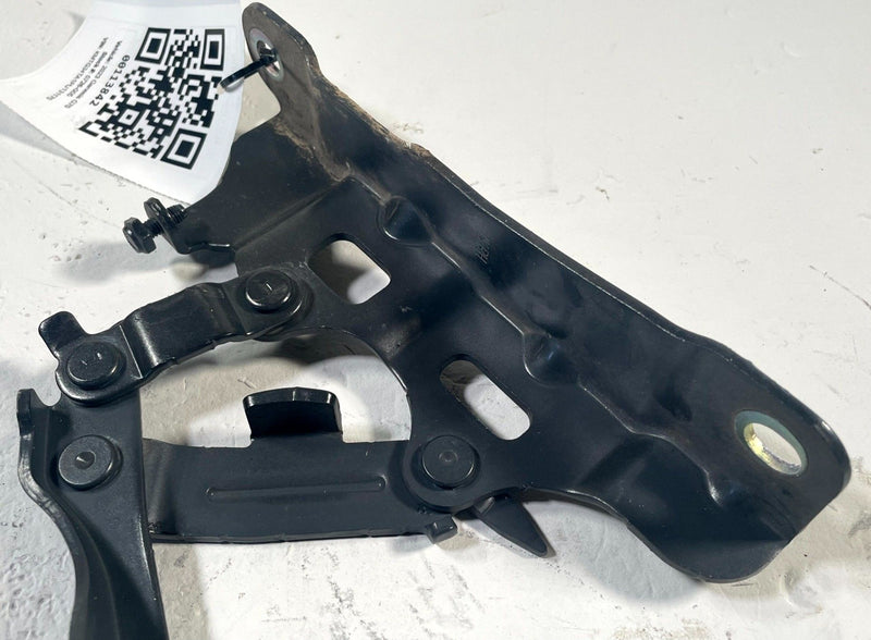 Load image into Gallery viewer, 2019-2026 GENESIS G70 FRONT LEFT &amp; RIGHT SIDE HOOD BONNET HINGES (PAIR) # 113842
