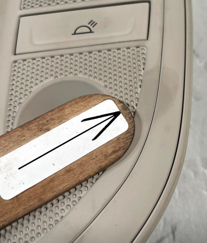 Load image into Gallery viewer, 2019 - 2023 GENESIS G70 ROOF OVERHEAD CONSOLE DOME LIGHT LAMP W/ SWITCH # 113840
