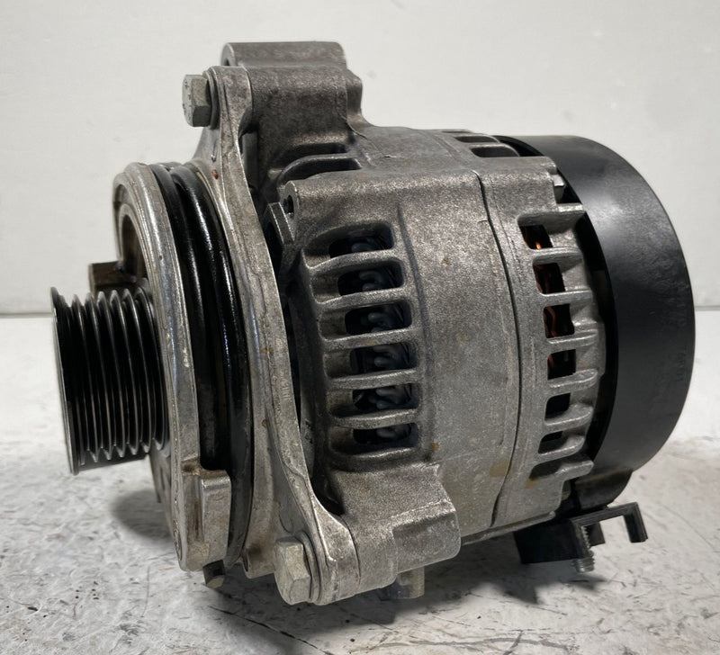 Load image into Gallery viewer, 2020 - 2025 BMW X3 X4 G01 G02 ENGINE ALTERNATOR GENERATOR UNIT 14V 180A # 108322

