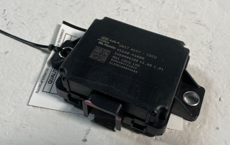 Load image into Gallery viewer, 2024-25 HYUNDAI SANTA FE CHASIS DOMAIN CONTROL MODULE UNIT 95640-P6000 # 106916
