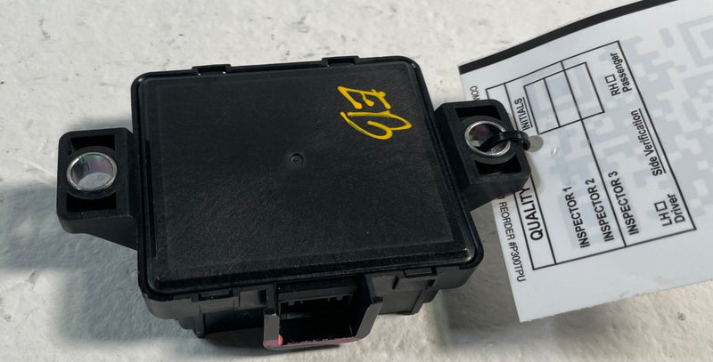 Load image into Gallery viewer, 2024-25 HYUNDAI SANTA FE CHASIS DOMAIN CONTROL MODULE UNIT 95640-P6000 # 106916
