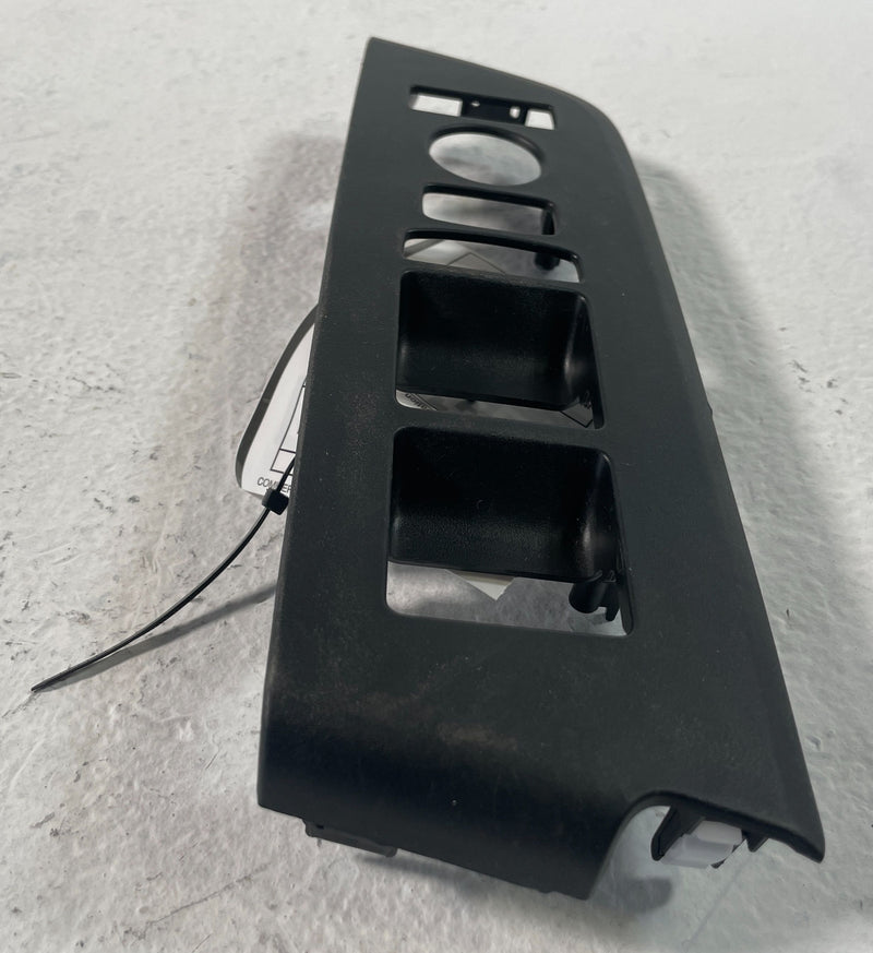 Load image into Gallery viewer, 2023-2025 HONDA PILOT FRONT LEFT DRIVER SIDE WINDOW SWITCH BEZEL COVER # 105779
