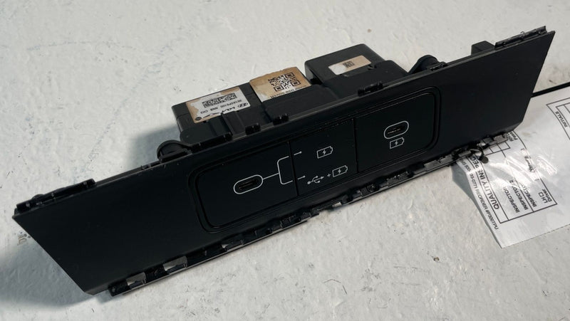 Load image into Gallery viewer, 2024 - 2025 HYUNDAI SANTA FE WIRELESS CHARGER 961A0-P6100-NNB # 106911
