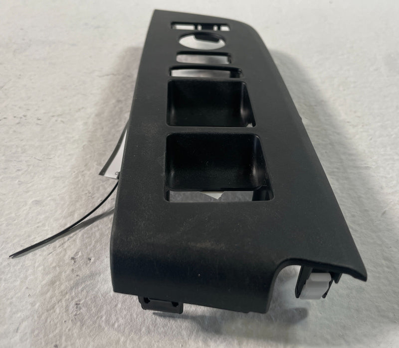 Load image into Gallery viewer, 2023-2025 HONDA PILOT FRONT LEFT DRIVER SIDE WINDOW SWITCH BEZEL COVER # 105779
