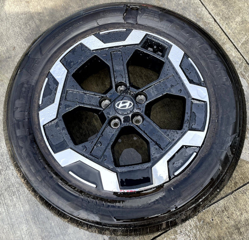 Load image into Gallery viewer, HYUNDAI SANTA FE 18" 18x7.5 BLACK ALLOY WHEEL RIM W/ TIRE (ONLY#1) 24-26 #111303
