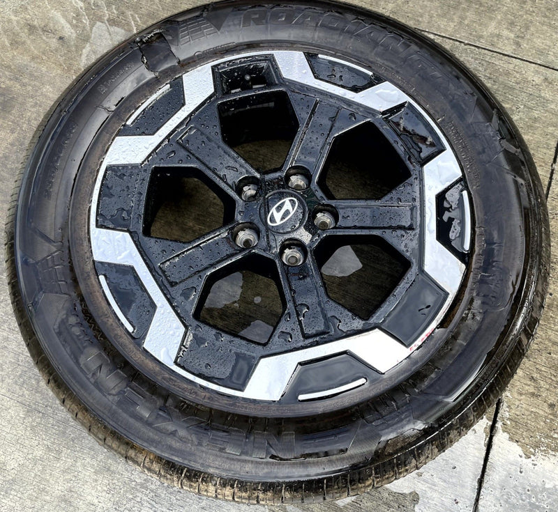 Load image into Gallery viewer, HYUNDAI SANTA FE 18" 18x7.5 BLACK ALLOY WHEEL RIM W/ TIRE (ONLY#1) 24-26 #111303
