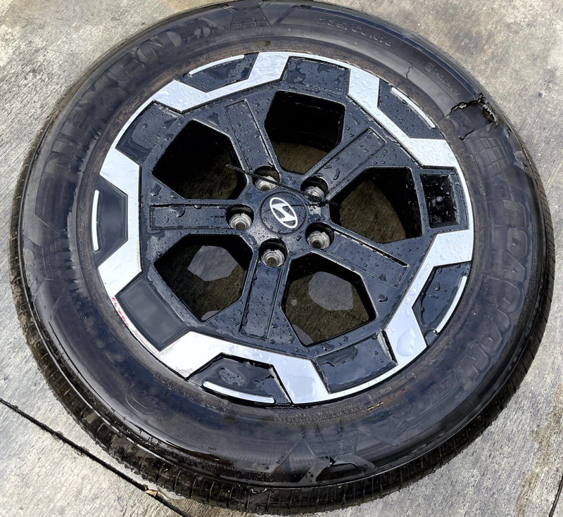 Load image into Gallery viewer, HYUNDAI SANTA FE 18" 18x7.5 BLACK ALLOY WHEEL RIM W/ TIRE (ONLY#1) 24-26 #111303
