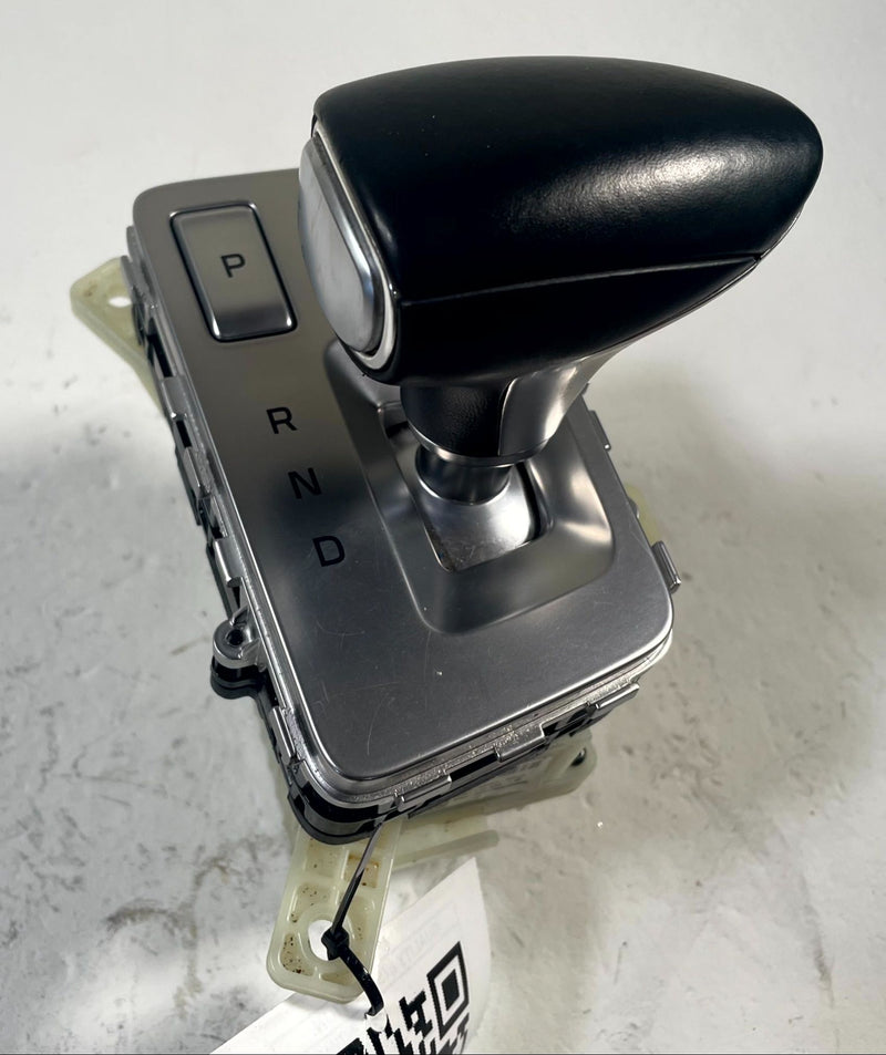 Load image into Gallery viewer, 2022-2023 GENESIS G70 AUTOMATIC GEAR SHIFTER FLOOR LEVER KNOB ASSEMBLY # 113851
