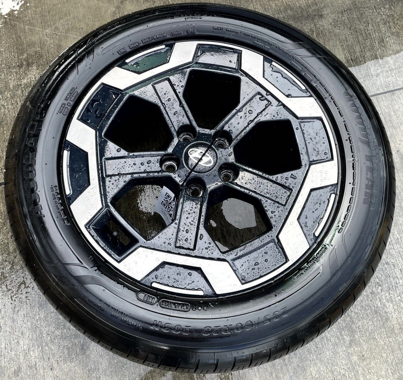Load image into Gallery viewer, HYUNDAI SANTA FE 18" 18x7.5 BLACK ALLOY WHEEL RIM W/ TIRE (ONLY#1) 24-26 #111301
