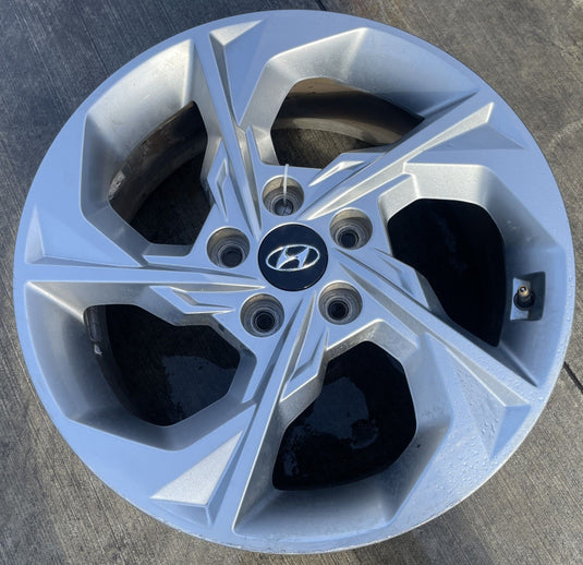 HYUNDAI TUCSON 17x7 5 SPOKE SILVER ALLOY WHEEL W/TIRE (ONLY#1) 22-24 # 113736