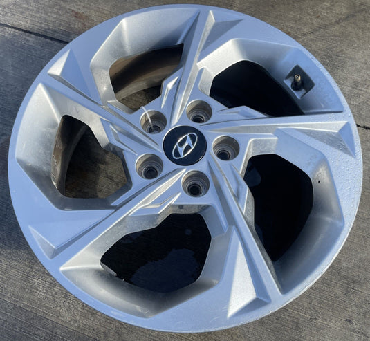 HYUNDAI TUCSON 17x7 5 SPOKE SILVER ALLOY WHEEL W/TIRE (ONLY#1) 22-24 # 113736