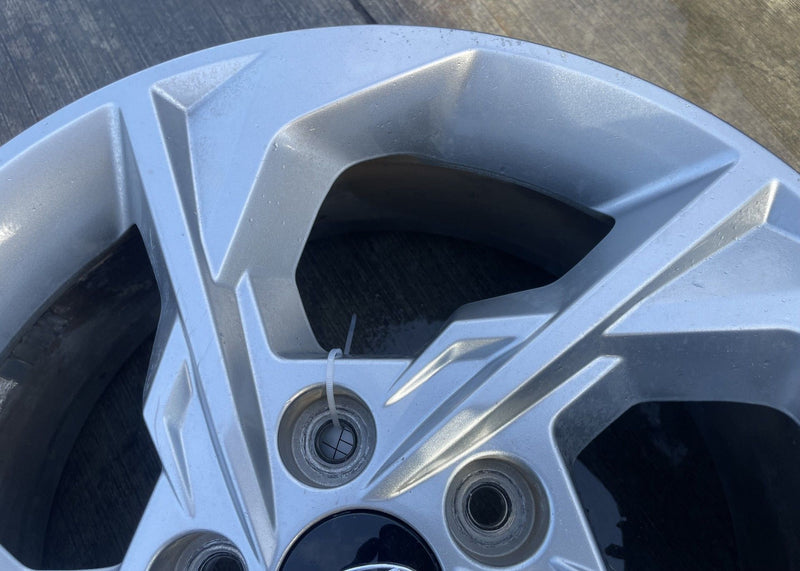 Load image into Gallery viewer, HYUNDAI TUCSON 17x7 5 SPOKE SILVER ALLOY WHEEL W/TIRE (ONLY#1) 22-24 # 113736
